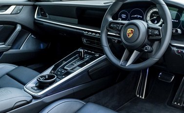Porsche 911 Turbo S (992) 9