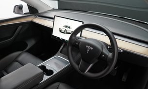Tesla Model Y RWD Comfort Suspension GROK AI Adaptive LEDs 1Owner VATQ 13