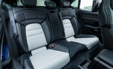 Porsche Taycan TURBO S CROSS TURISMO 31