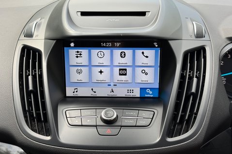 Ford Kuga ST-LINE AUTOMATIC -ONE OWNER- FORD SERVICE HISTORY - APPLE CARPLAY 35