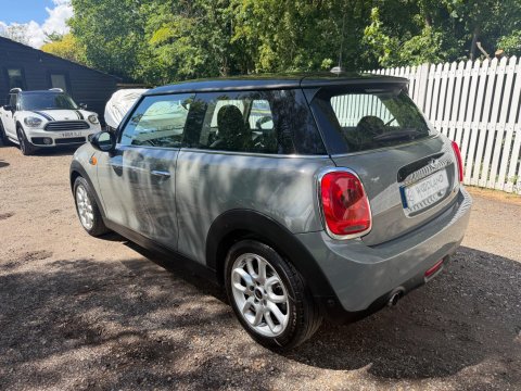 Mini Hatch COOPER 13
