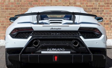 Lamborghini Huracan LP640-4 Performante 5