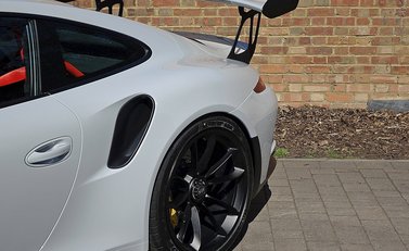 Porsche 911 (991) GT3 RS 11