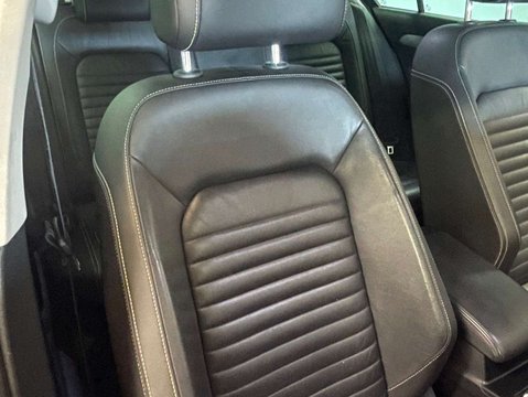 Volkswagen Passat 1.6 Passat SEL TDI Semi-Auto 4dr 14