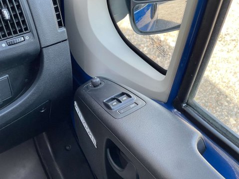 Peugeot Boxer 335 L3H2 16-Seat Non-D1 3.5t Minibus with A/C. ULEZ Euro 6. 25