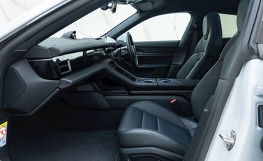 Porsche Taycan 4S 14