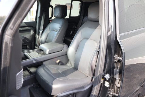 Land Rover Defender 110 D300 HARD TOP X-DYNAMIC HSE MHEV URBAN WIDE TRACK EDTION REAR SEATS FITTED 28