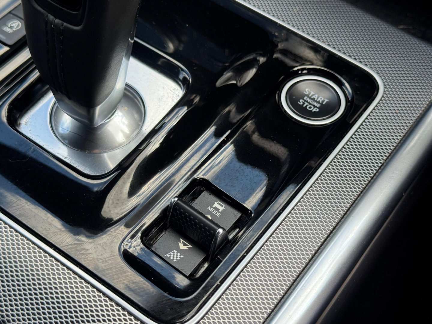 2019 Jaguar XE — image 29