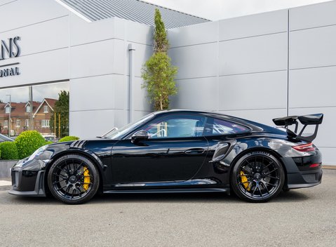 Porsche 911 GT2 RS Weissach (991) 3