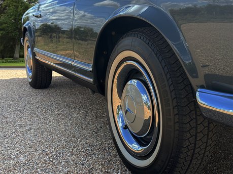 Mercedes-Benz SL Series 230 SL 14