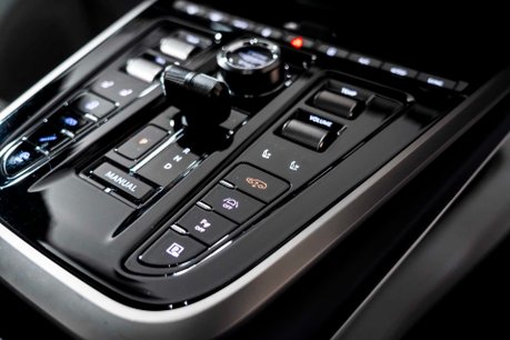 Aston Martin DBX 707 V8. VAT Q. Q PAINTWORK. 40K IN OPTIONS. DUOTONE INTERIOR. H & C SEATS. 31
