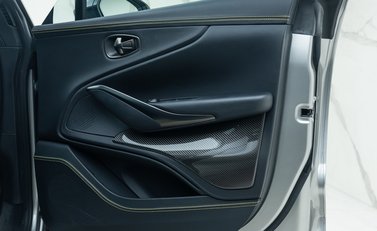 Aston Martin DBX 707 29