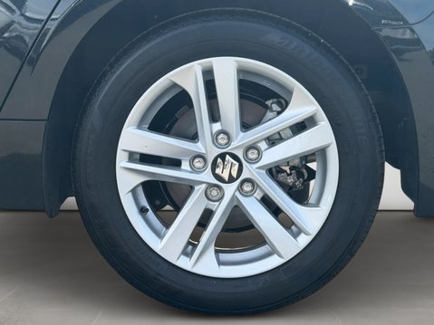 Suzuki Swace 1.8 Hybrid Motion Estata 14
