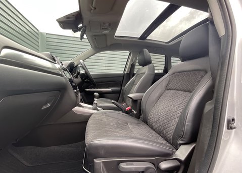 Suzuki Vitara SZ5 BOOSTERJET MHEV 12