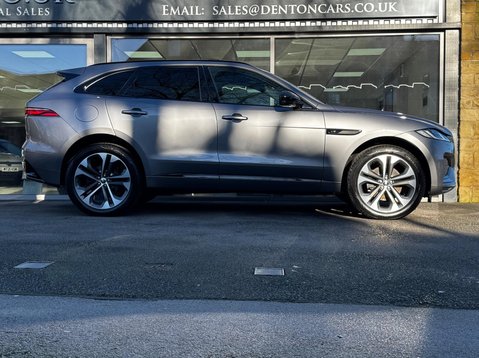 Jaguar F-Pace R-DYNAMIC HSE BLACK 6