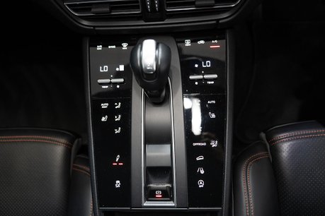 Porsche Macan 2.0T SUV 5dr Petrol PDK 4WD Euro 6 (s/s) (265 ps) 18