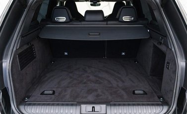 Land Rover Range Rover Sport SVR 32