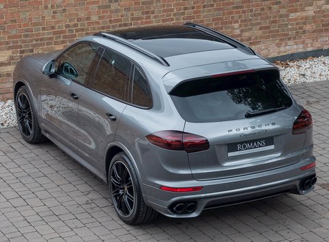 Porsche Cayenne GTS 9