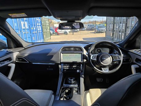 Jaguar F-Pace 2.0 D180 R-Sport SUV 5dr Diesel Auto AWD Euro 6 (s/s) (180 ps) 18