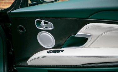 Aston Martin DBS Superleggera 18