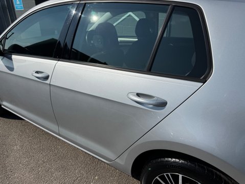 Volkswagen Golf SE TSI 25