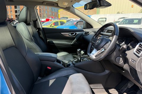 Nissan Qashqai TEKNA DIG-T.. 6 SERVICES.. GLASS ROOF.BOSE.CRUISE CONTROL  31
