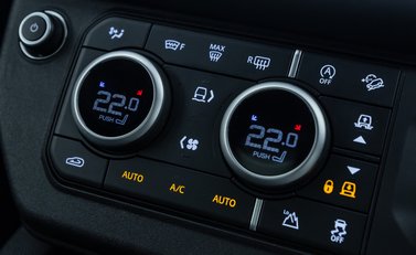 Land Rover Defender 110 V8 CARPATHIAN EDITION Urban 25