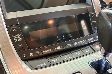 Toyota Vellfire V6 L Edition 43