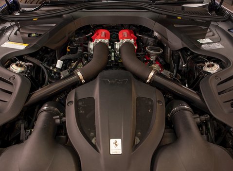 Ferrari GTC4 Lusso T 13