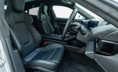 Porsche Taycan TURBO 12