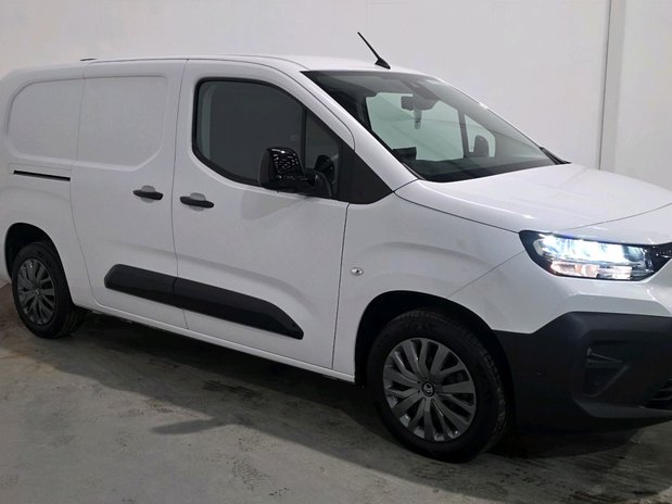 Citroen Berlingo BERLINGO XL DIESEL 1.5 Blue HDi 100ps Van Driver 3