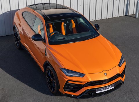 Lamborghini Urus Pearl Capsule 8