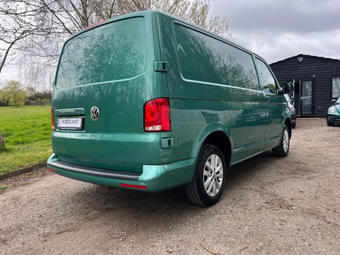 Volkswagen Transporter T28 TDI P/V HIGHLINE 18