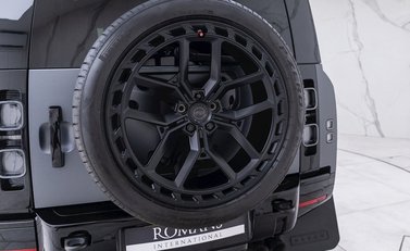 Land Rover Defender 110 V8 P525 URBAN XRS 34