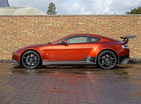 Aston Martin Vantage GT8 2