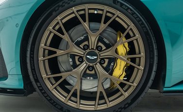 Aston Martin DB12 V8 23