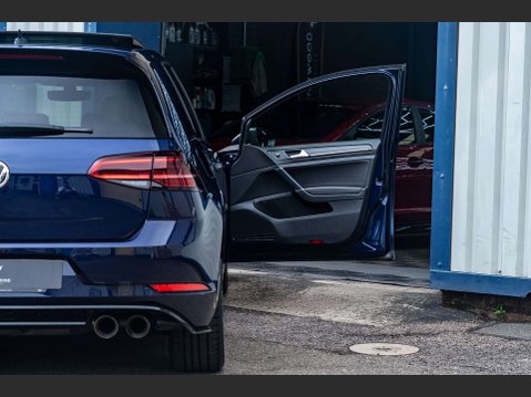 Volkswagen Golf 2.0 Golf R TSi 4Motion Semi-Auto 4WD 5dr 8