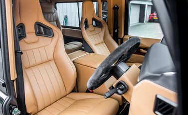 Land Rover Defender 90 XS Bowler 12