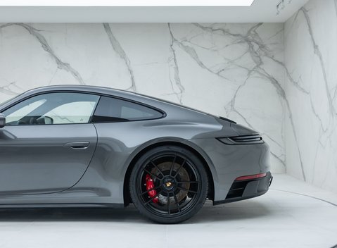 Porsche 911 Carrera GTS (992) 37