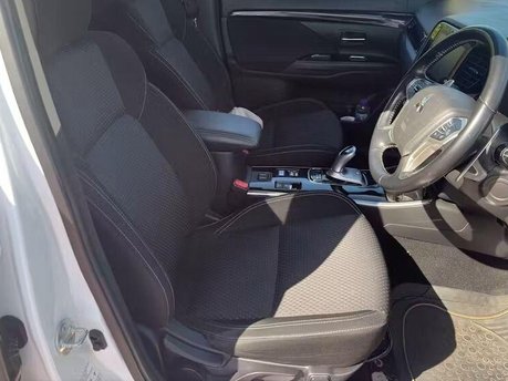 Mitsubishi Outlander 2.4h TwinMotor 13.8kWh Design SUV 5dr Petrol Plug-in Hybrid CVT 4WD Euro 6 6