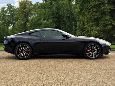 Aston Martin DB11 V8 4