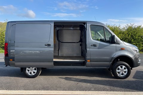 Mercedes-Benz Sprinter 319 Cdi 7g-Tronic L2 H1 4x4 Panel Van - Air Con / Sat Nav / Rear Camera 11