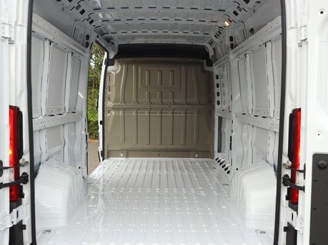 Vauxhall Movano 3500 L3H2 2.2 Turbo D 140 Prime 10