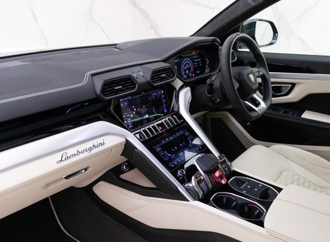 Lamborghini Urus V8 12