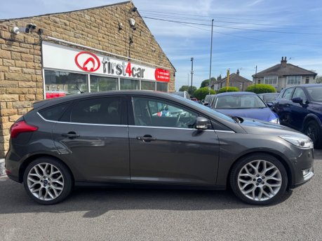 Ford Focus TITANIUM X 6