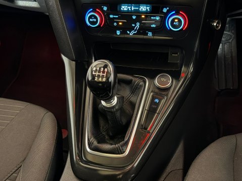 Ford Focus TITANIUM TDCI 15