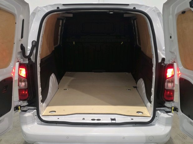 Citroen Berlingo BERLINGO XL DIESEL1.5 Blue HDi 100ps Van Driver 11