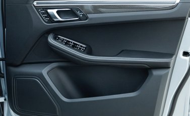 Porsche Macan GTS 22