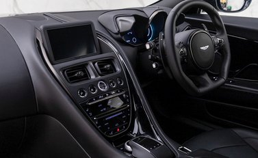 Aston Martin DBS Superleggera 14