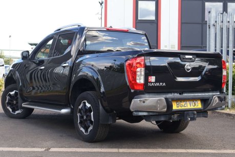 Nissan Navara 2.3 dCi Tekna Pickup Double Cab 4dr Diesel Auto 4WD Euro 6 (190 ps) 12